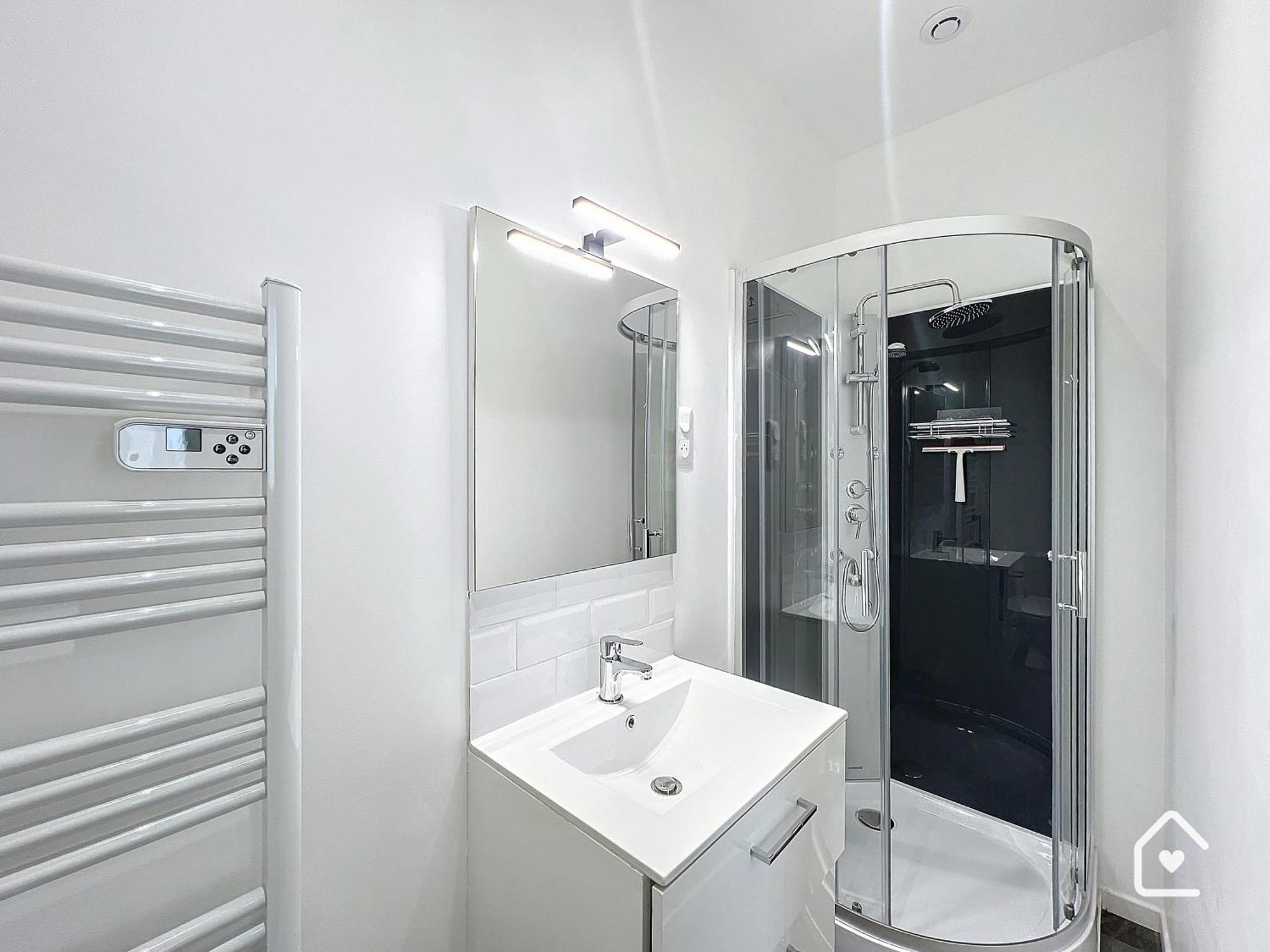 Appartement - 1 Min Gare - Entree Autonome - Châtellerault